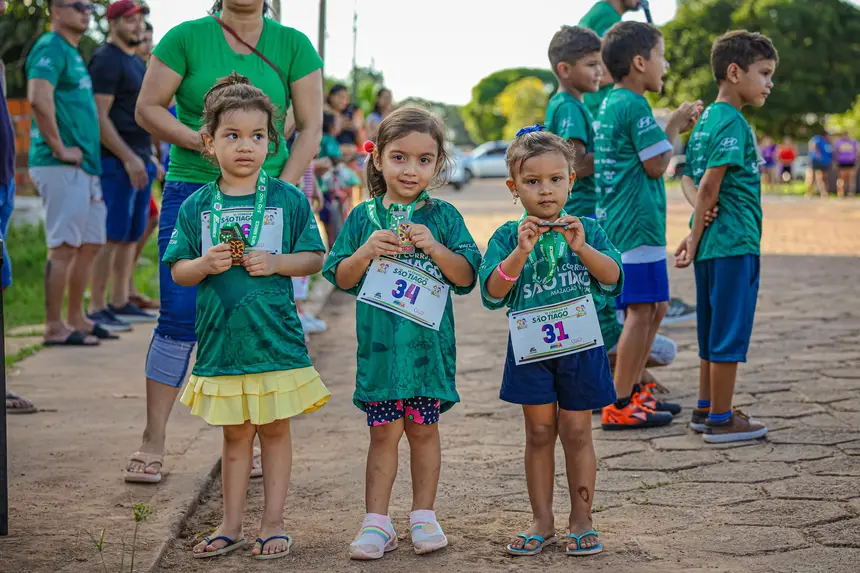 Sorrisos que valem ouro! Para muitas crianças, essa foi a primeira medalha