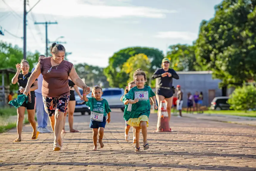 O apoio da família e da comunidade faz toda a diferença. O esporte aproxima e fortalece vínculos