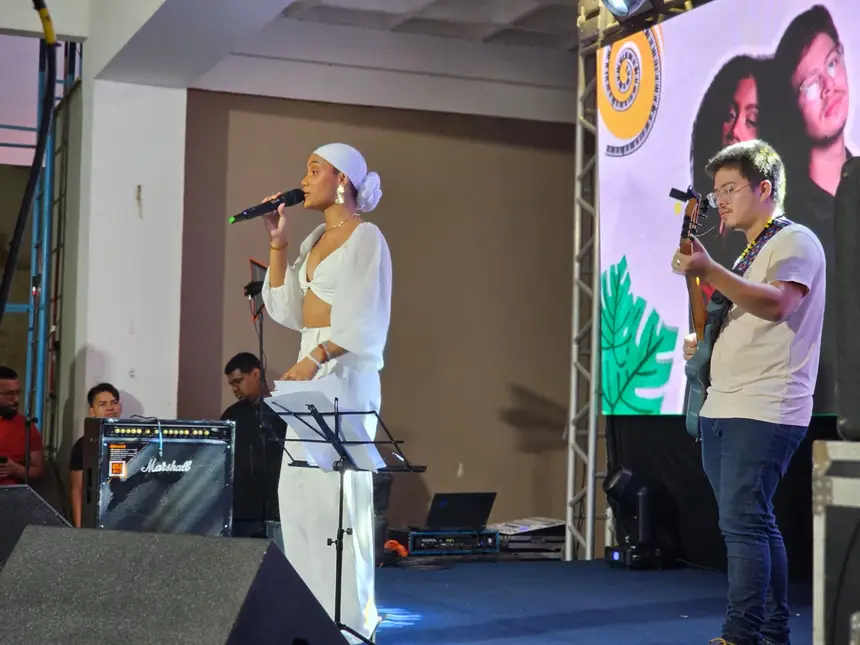A dupla da pré-abertura, Maju Vilhena e Arthur Sabóia 