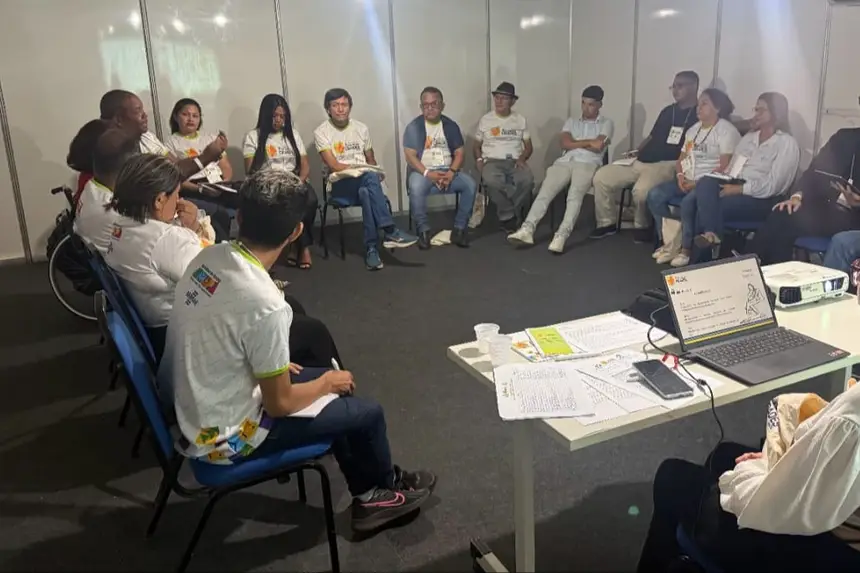 Momentos de debates nos eixos de trabalho