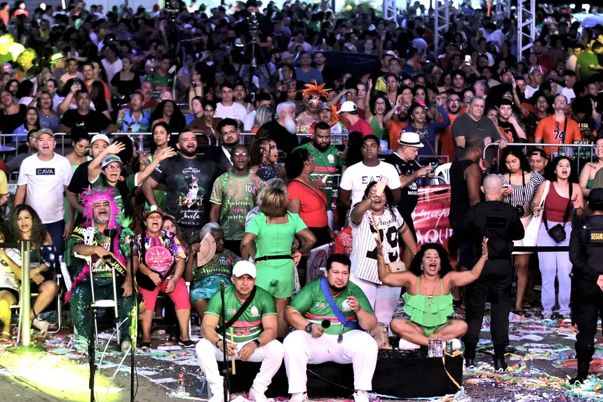 Público lotou trapiche Santa Inês para curtir a final do concurso da Mangueira no Amapá 