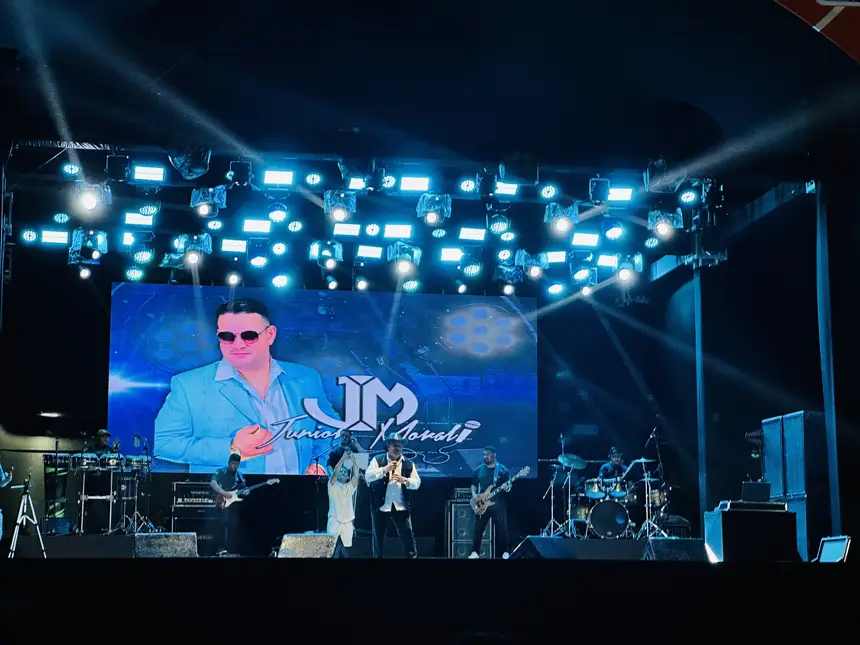 Apresentação dos artistas amapaenses no palco da Rainha