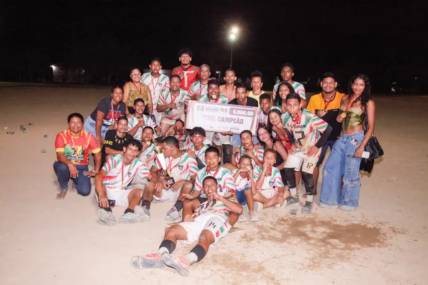 Equipe do Cunani (Calçoene) comemora o título masculino da primeira edição da Copa dos Quilombos do Amapá
