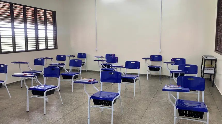 A sala conta com salas de aula totalmente novas e com novas mobílias 