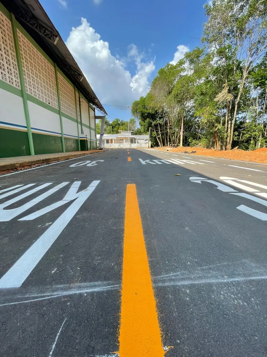 vias de Vitória do Jari, com novo asfalto e sinalização