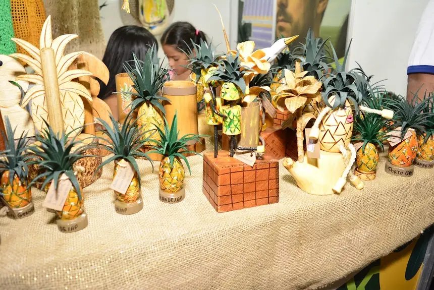 Peças em miniaturas de abacaxi foram sensação do espaço de artes.