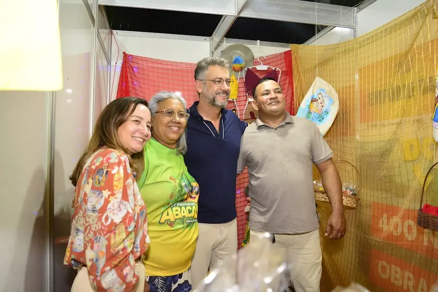 Governador Clécio e a deputada federal, Marcivânia Flexa, junto com empreendores.