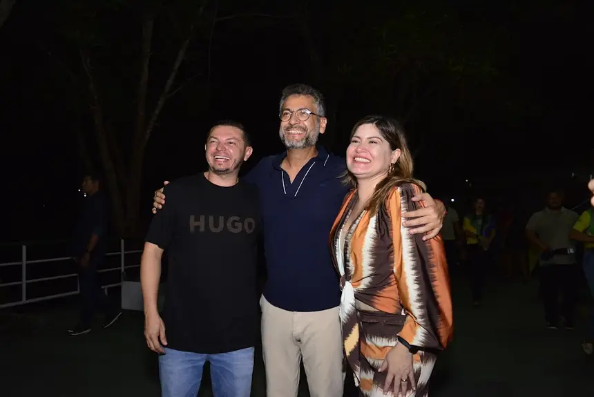 Governador Clécio ao lado da deputada Aline  Gurgel e do secretário da Seas, Hugo Paranhos.