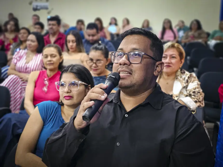 Kairon Almeida foi um dos intérpretes de libras no evento e um dos organizadores da programação 