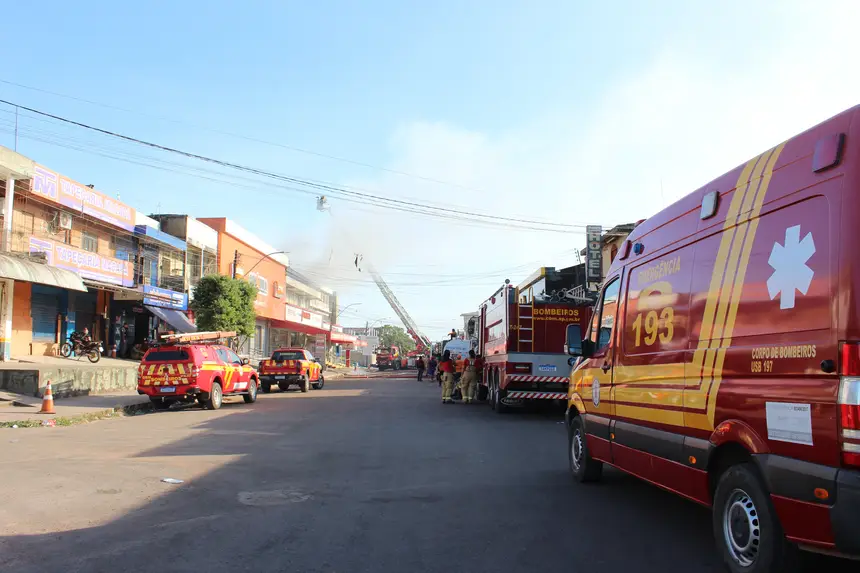 Várias viaturas de Macapá e Santana foram mobilizadas para o local do sinistro