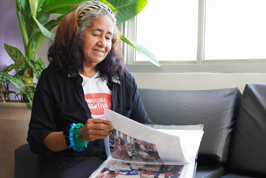 Dona Rubenita Batista trabalha com costura criativa e participou da formação