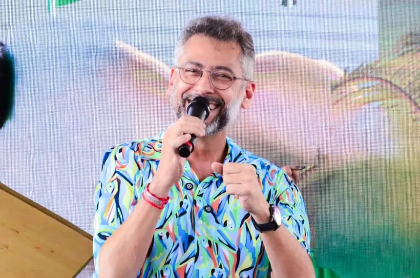 Governador Clécio Luís, durante início da obra de reconstrução do Teatro das Bacabeiras