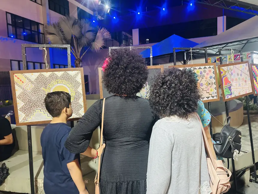 Públicos de todas as idades apreciaram a exposição do artista indígena Yermollay Caripoune
