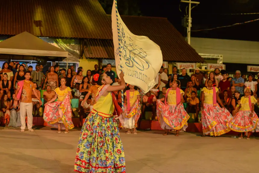 A noite foi marcada pelas danças e rodar das saias, nas rodas de batuque e marabaixo