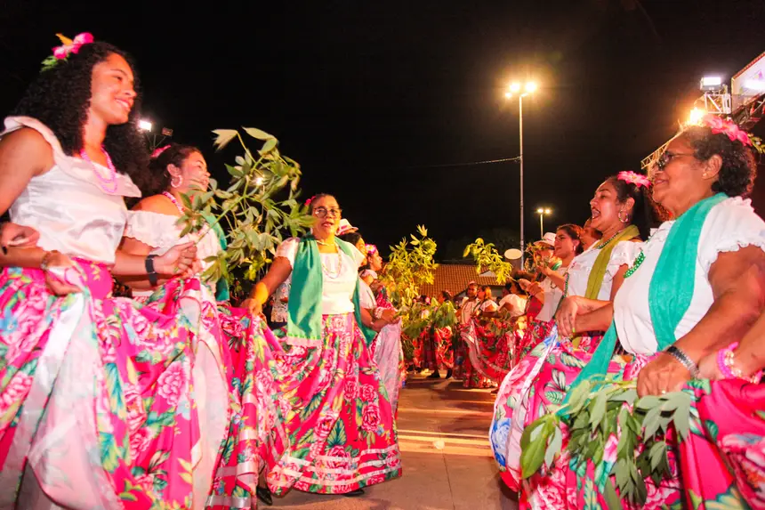 Associação São Tomé do Carvão levou o tradicional Sairé para o Centro de Cultura Negra