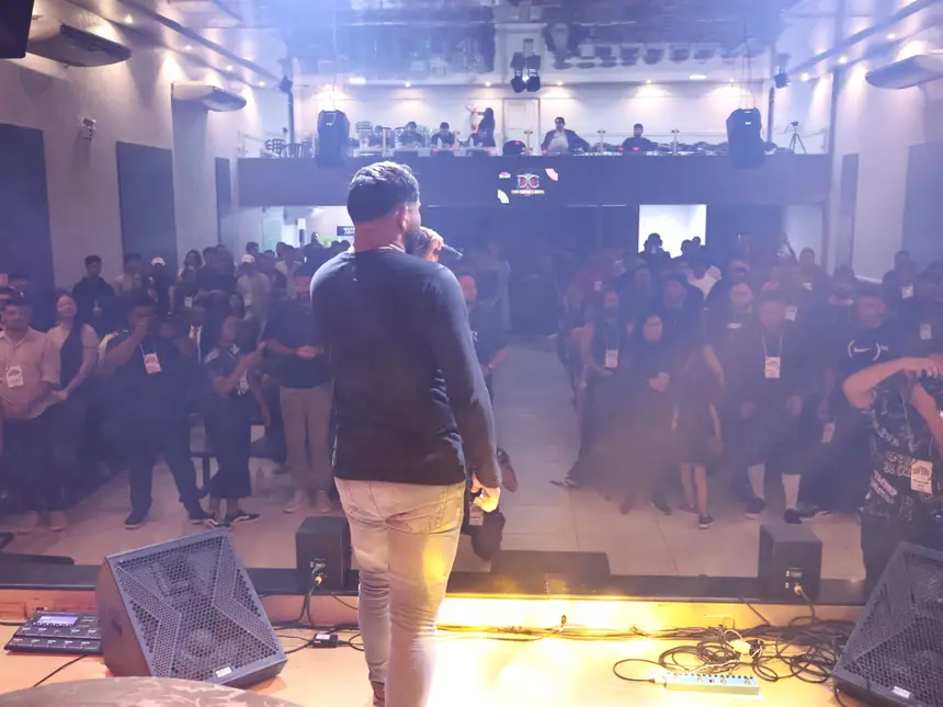 Cenário de alegrias e público prestigiando o lfestival na sede da igreja Quadrangular em Macapá