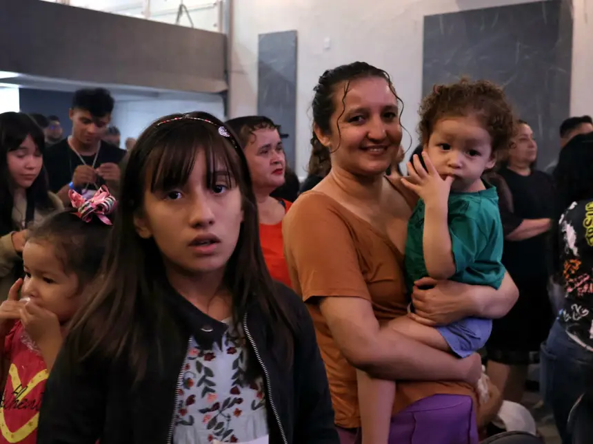 Pessoas de todas as faixas etárias de idades marcaram presença