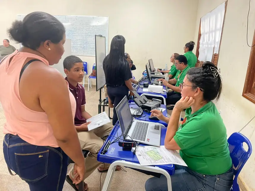 Calçoene: População busca serviços de cidadania durante ação.