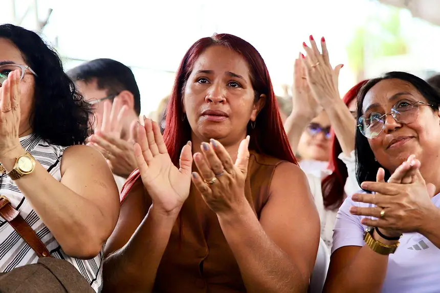 Foto: Vinícius Rodrigues/Agência Grito Entrega emocionou comunidade, familiares e amigos