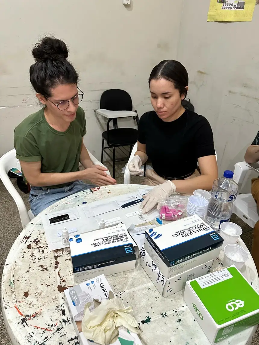 treinamento para qualificação das equipes de saúde no uso do teste rápido para HIV. 