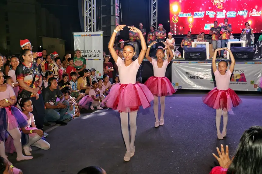 Crianças das equipes de balé deram um show com apresentação, embora sejam apenas iniciantes  