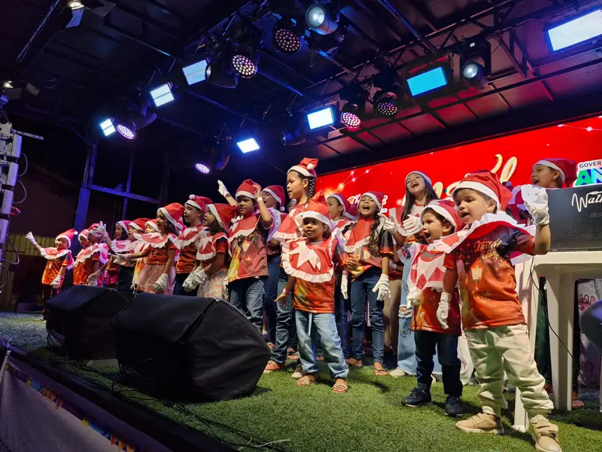 A programação incluiu apresentações culturais, música ao vivo e momentos de interação com o público, promovendo lazer e integração social