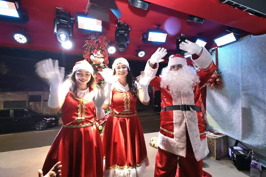 Papai Noel leva alegria aos moradores de residencial na zona sul de Macapá