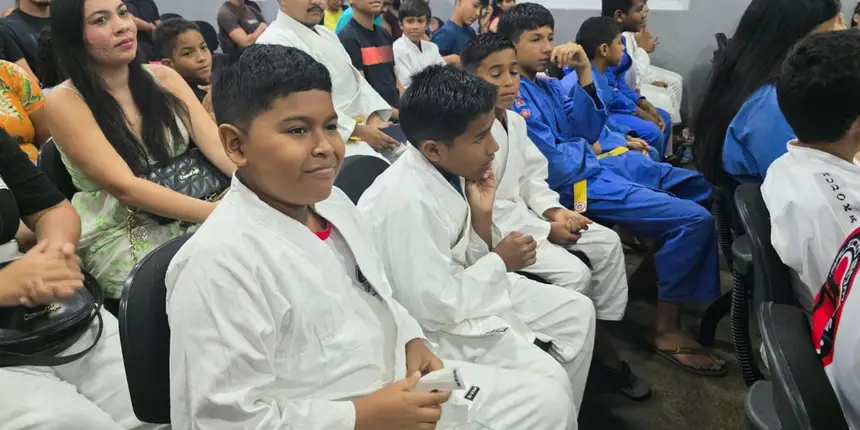 Alunos na expectativa da troca faixa