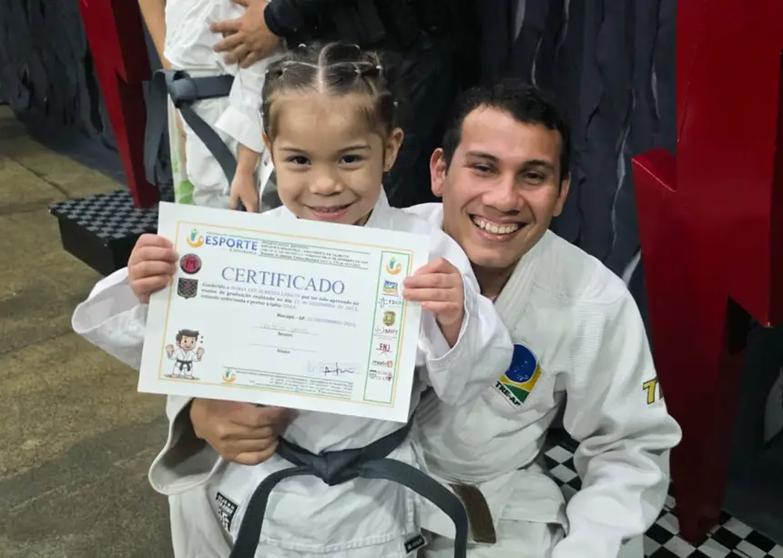 Sensei Fabrício Silva e a aluna Maria Luz