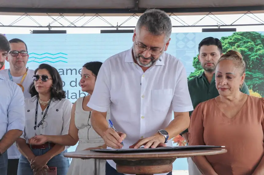  <div class='credito_fotos'>Foto: Ruan Alves / GEA &nbsp;&nbsp;|&nbsp;&nbsp; <a href='/midias/2025/originais/20251226134811-GF00016776-F00212339.webp' download><i class='fa-solid fa-download'></i> Download</a></div>