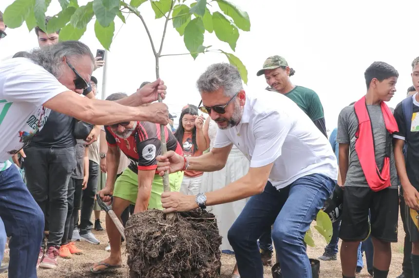  <div class='credito_fotos'>Foto: Ruan Alves / GEA &nbsp;&nbsp;|&nbsp;&nbsp; <a href='/midias/2025/originais/20251226134821-GF00016776-F00212348.webp' download><i class='fa-solid fa-download'></i> Download</a></div>