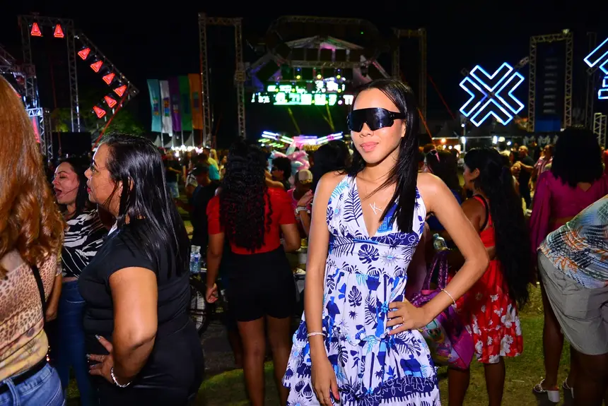 Energia boa, música alta e muita animação no Réveillon, comentou Kariny Miranda.