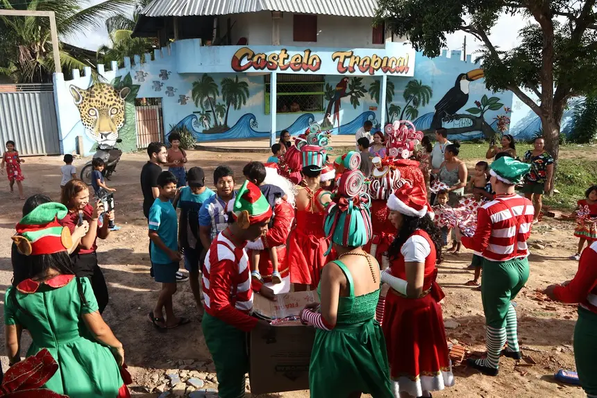 Os personagens não brincaram em serviço e presenteram a todos