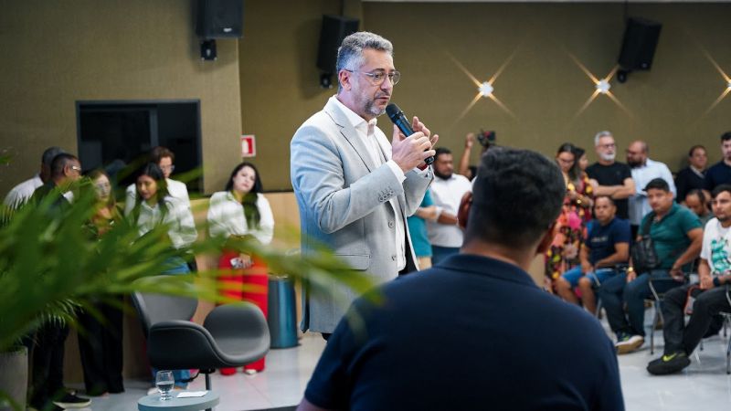 Governador Clécio Luís, apresentou o balanço das festas de réveillion na sede da Fecomércio/AP. <div class='credito_fotos'>Foto: Lidiane Lima   |   <a href='/midias/2025/originais/up_ag_27565_e1fbd7e3-6136-4c38-98bc-a2c88c9d4304.jpg' download><i class='fa-solid fa-download'></i> Download</a></div>