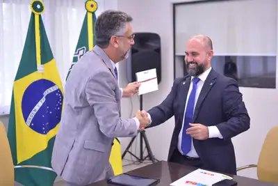 notícia: Governador Clécio Luís recebe nova diretoria da OAB Amapá durante encontro institucional em Macapá