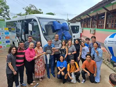 notícia: Ueap adquire micro-ônibus para apoio em pesquisas de campo e apoio logístico para alunos e servidores