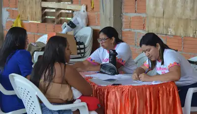 notícia: Governo do Amapá leva ação solidária para moradores da Linha E, em Macapá