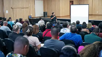 notícia: Governo do Amapá capacita gestores de escolas estaduais sobre uso do 'botão de alerta' nas unidades de ensino