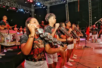 notícia: Carnaval 2025: agremiações agitam o público em passagem de som do Festival de Samba de Enredo e Bateria, em Macapá