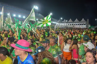 notícia: Carnaval 2025: performances das escolas do Grupo Especial agitam o Festival de Samba de Enredo e Bateria, no Sambódromo de Macapá