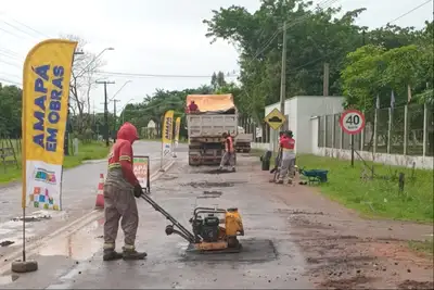 notícia: Rodovia AP-070 recebe requalificação asfáltica pelo Governo do Estado, otimizando a mobilidade e a segurança no trânsito em Macapá