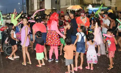 notícia: Alegria contagia moradores do Conjunto São José com o 'Carnaval nos Residenciais' promovido pelo Governo do Amapá