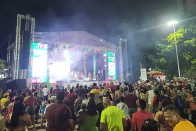 notícia: Segunda noite do Carnaval do Povo 2025 atrai famílias com muita alegria e aquece economia, em Macapá