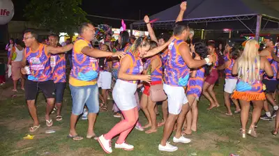 notícia: Moradores do conjunto Macapaba aproveitam a folia do ‘Carnaval nos Residenciais’  em Macapá