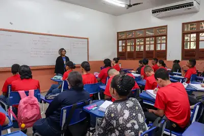 notícia: Cerca de 1.300 alunos voltam às aulas na Escola Antônio Ferreira Lima Neto de gestão compartilhada com Corpo de Bombeiros