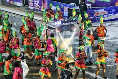 notícia: Com participação internacional, abertura do Carnaval do Meio do Mundo no Amapá inicia com desfiles de blocos