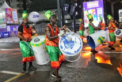 notícia: Bloco da Guiana Francesa agita Carnaval do Meio do Mundo 2025 durante primeiro dia de desfiles no Sambódromo de Macapá