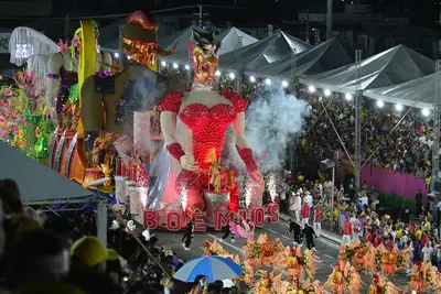 notícia: Carnaval 2025 do Amapá: Boêmios do Laguinho trouxe ao Sambódromo uma viagem filosófica com enredo 'Elogio da Loucura'