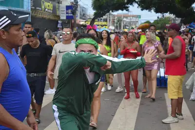 notícia: 'Me senti muito seguro com a presença do Samu e da polícia', diz folião durante o bloco A Banda, em Macapá