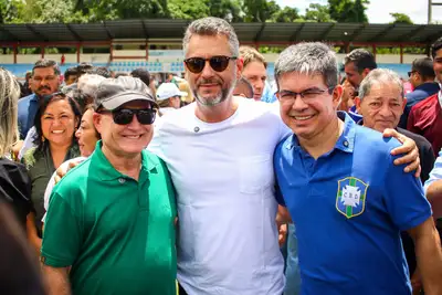 Governador Clécio Luís junto ao senador Randolfe Rodrigues e o prefeito Bala Rocha